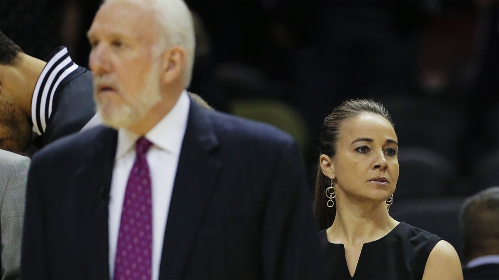 Aces' Hammon lauds Popovich, 'super happy' coaching in WNBA 1 | ASL