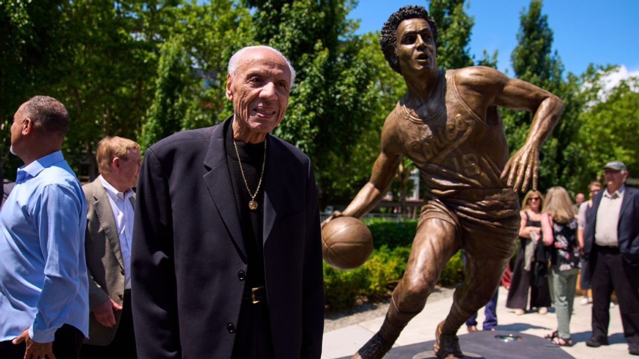 Lenny Wilkens 1st to have statue outside Climate Pledge Arena 1 | ASL