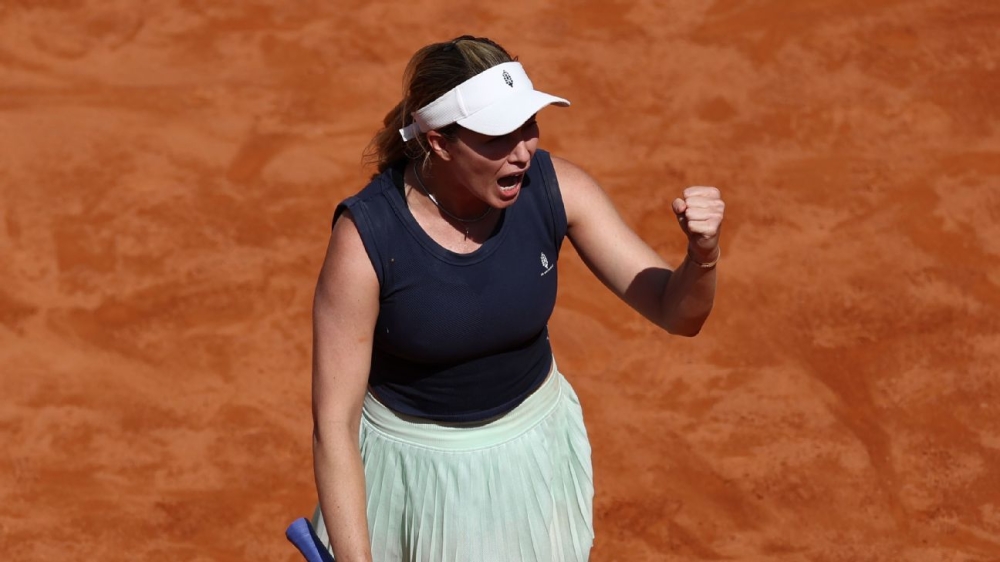 Defending champion Swiatek ousted by Collins at Italian Open 1 | ASL