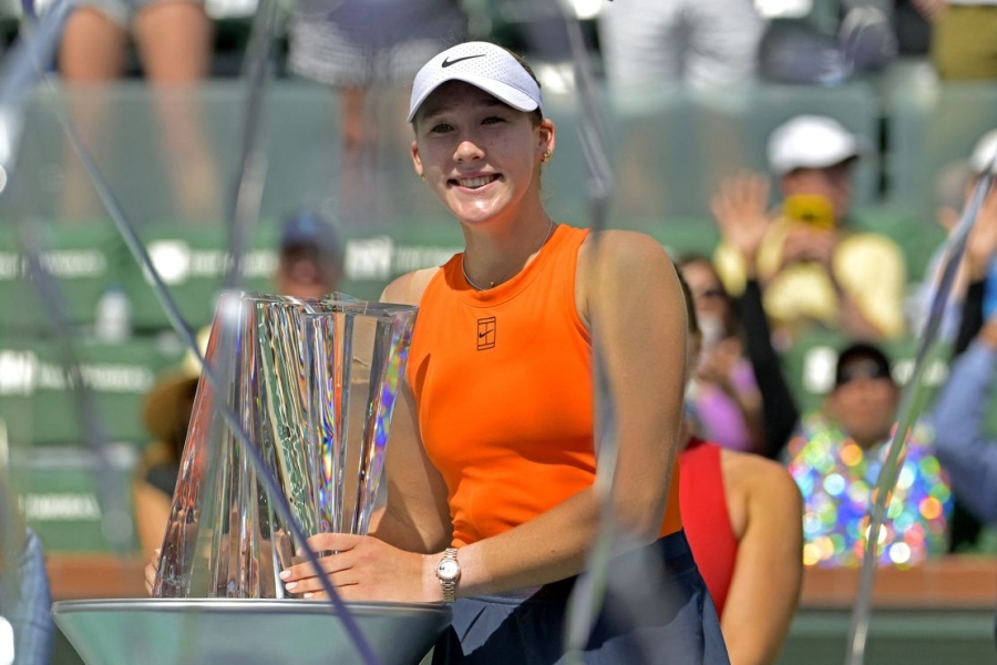 Mirra Andreeva, 17, claims back-to-back titles with Indian Wells victory over Aryna Sabalenka 1 | ASL